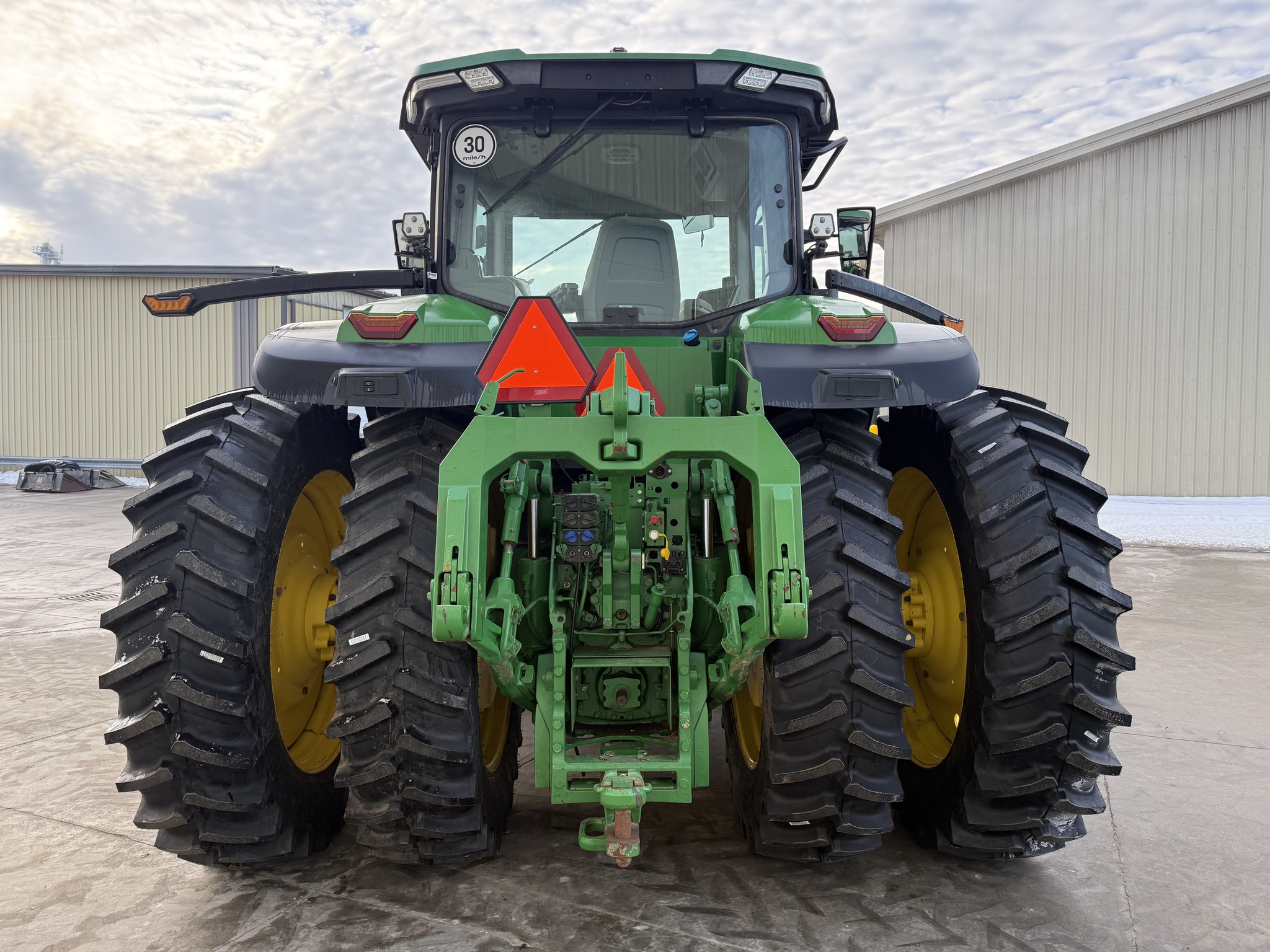 2022 John Deere 8R 370 Image 4