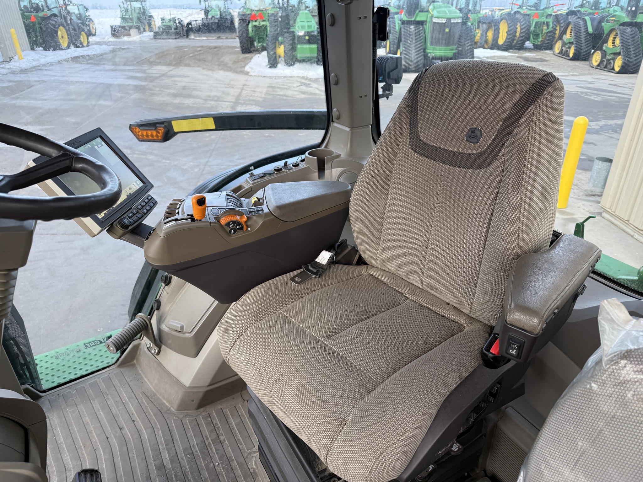 2022 John Deere 8R 370 Image 9