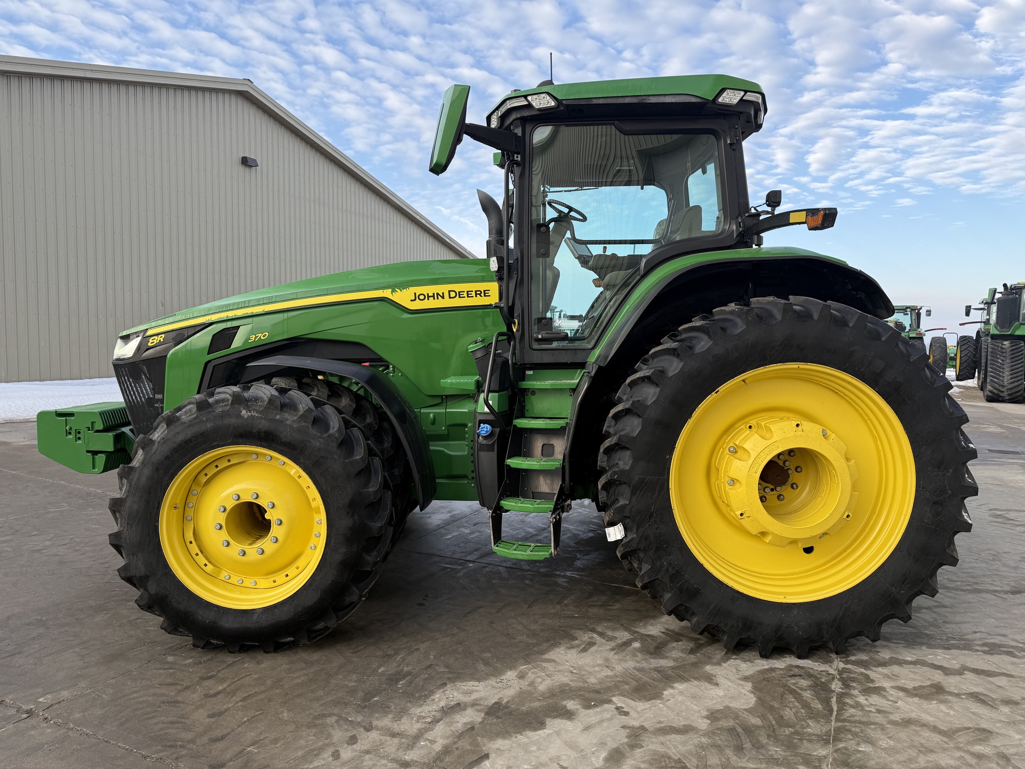 2022 John Deere 8R 370 Image 6