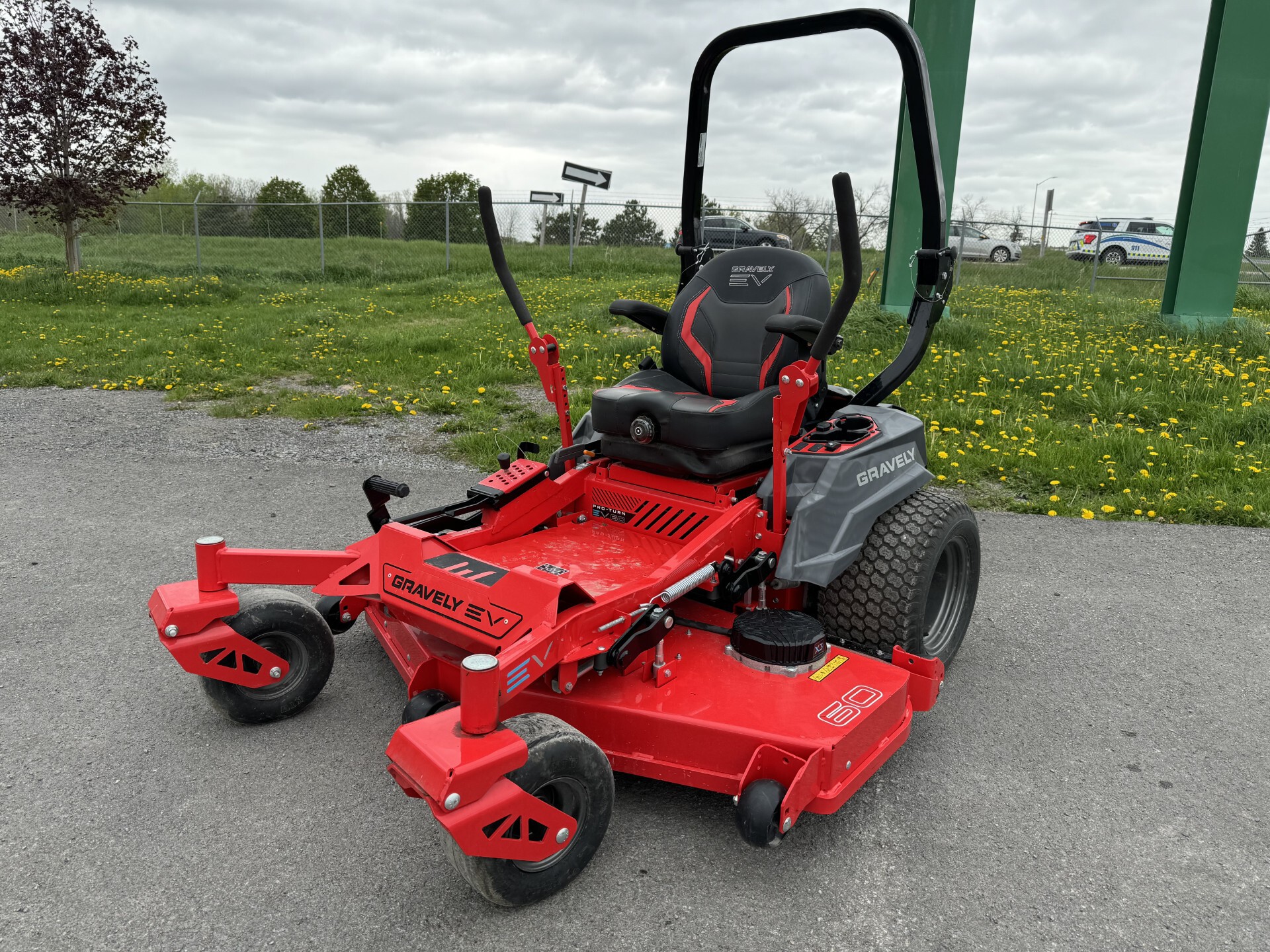 2022 Gravely PRO-TURN EV 60 Image 2