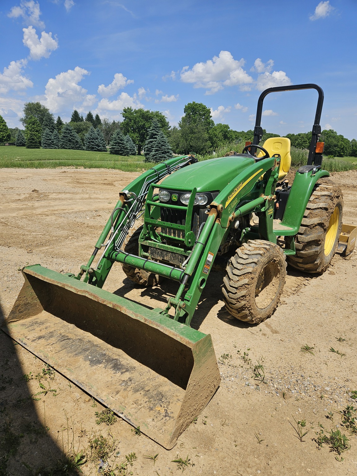 2012 John Deere 4320 Image 1