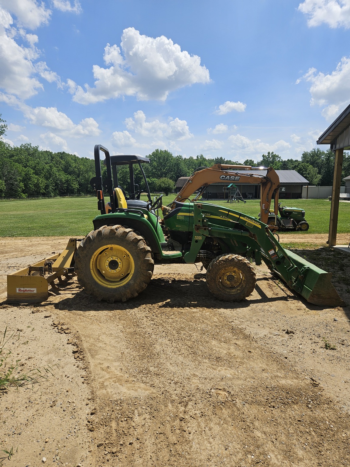 2012 John Deere 4320 Image 3