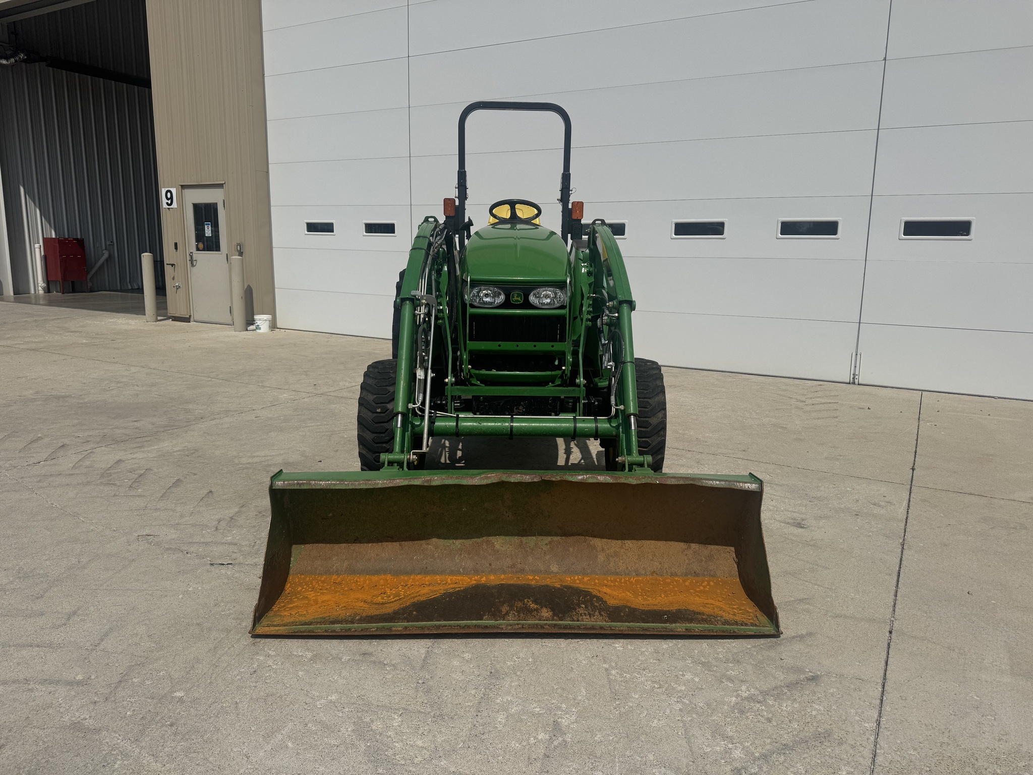 2012 John Deere 4320 Image 2