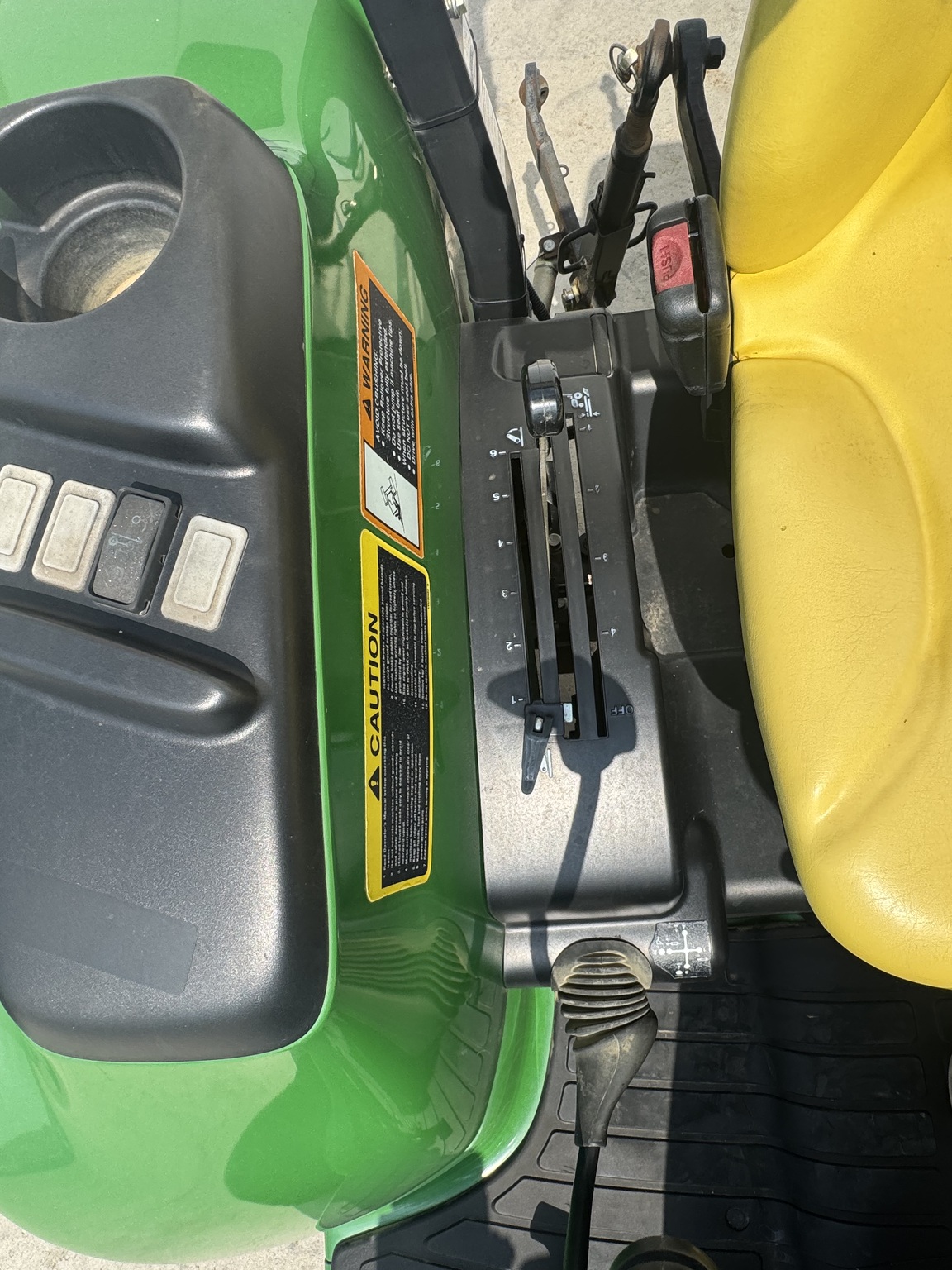 2012 John Deere 4320 Image 11