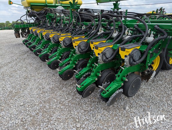 Photo of 2019 John Deere DB60