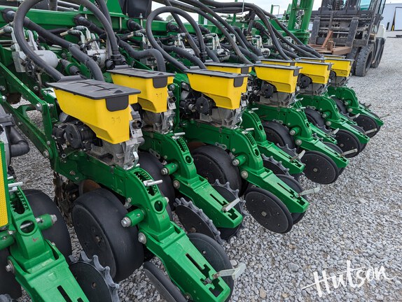 Photo of 2019 John Deere DB60