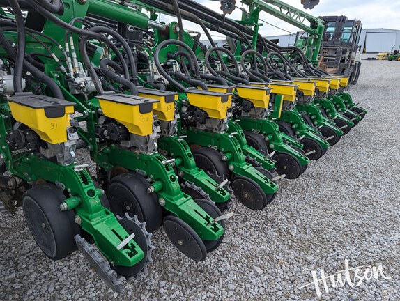 Photo of 2019 John Deere DB60