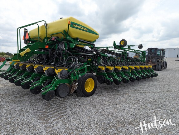 Photo of 2019 John Deere DB60