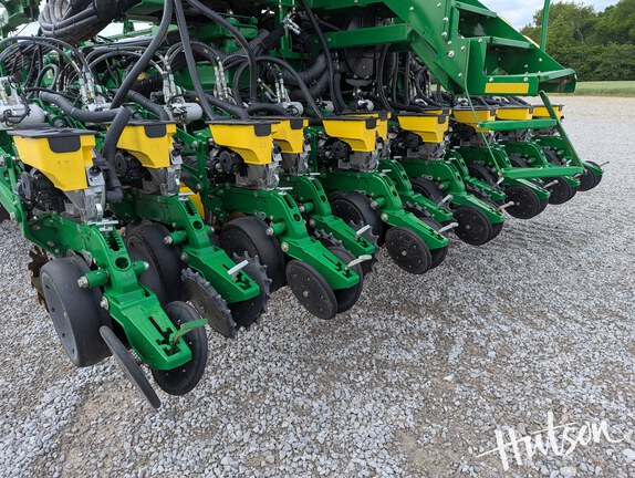 Photo of 2019 John Deere DB60