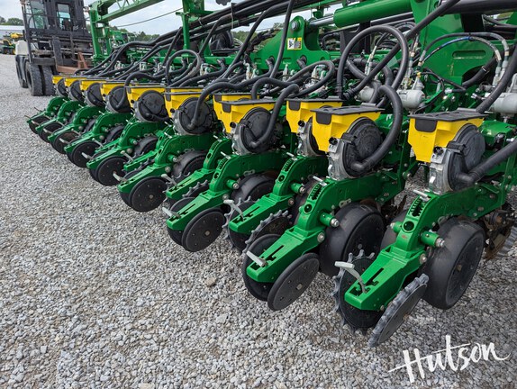 Photo of 2019 John Deere DB60