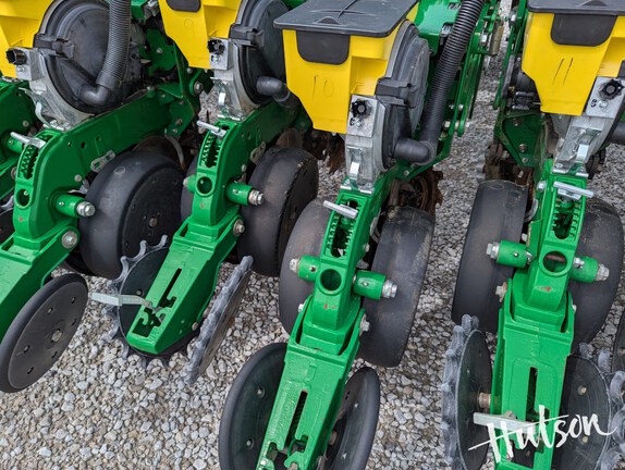 Photo of 2019 John Deere DB60