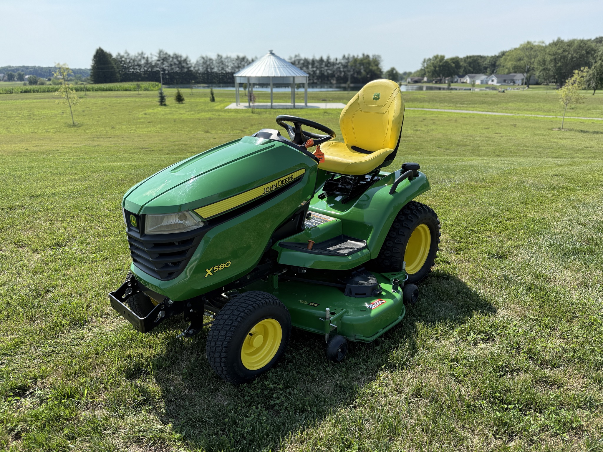 2023 John Deere X580 Image 2