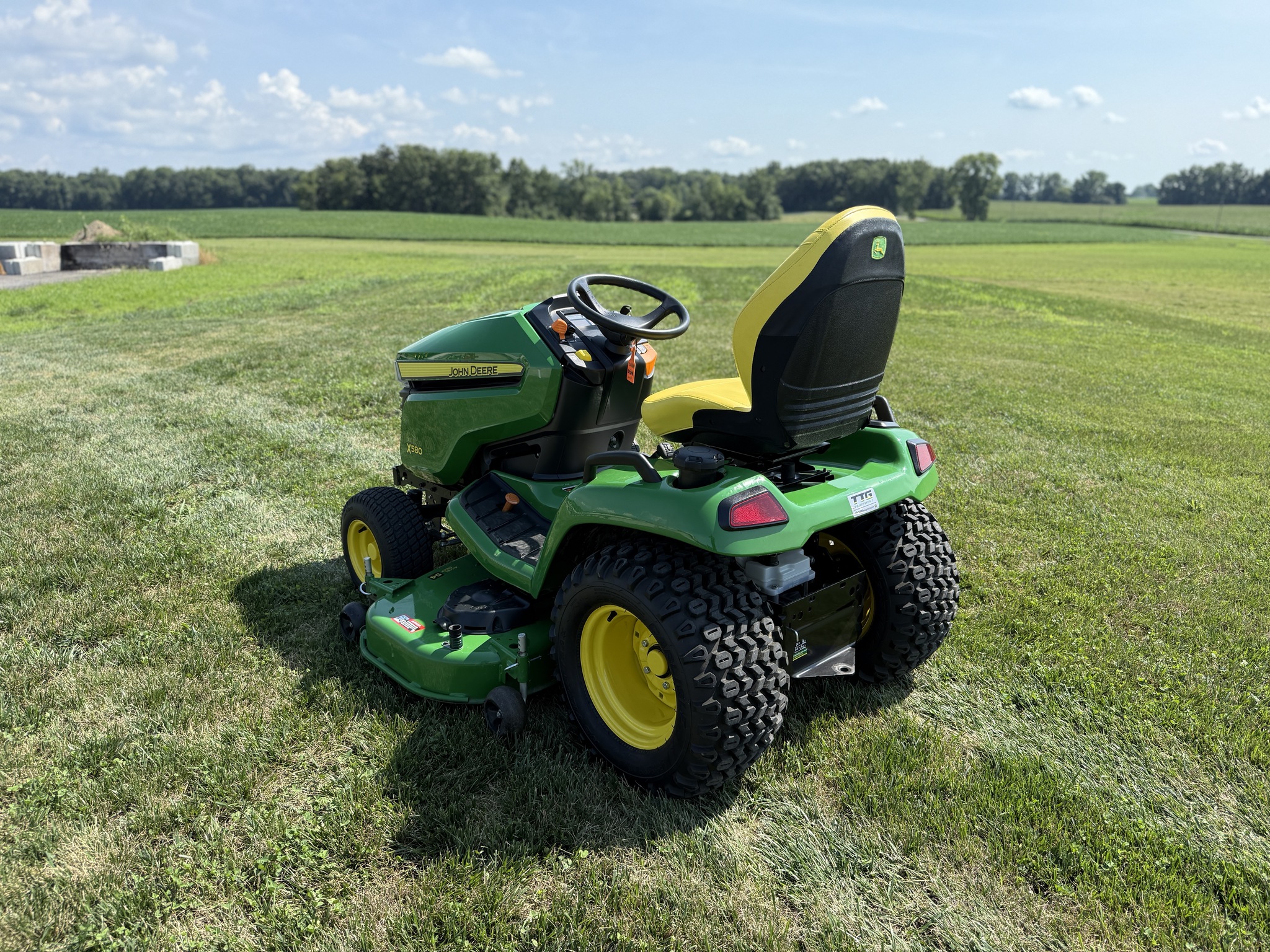 2023 John Deere X580 Image 5