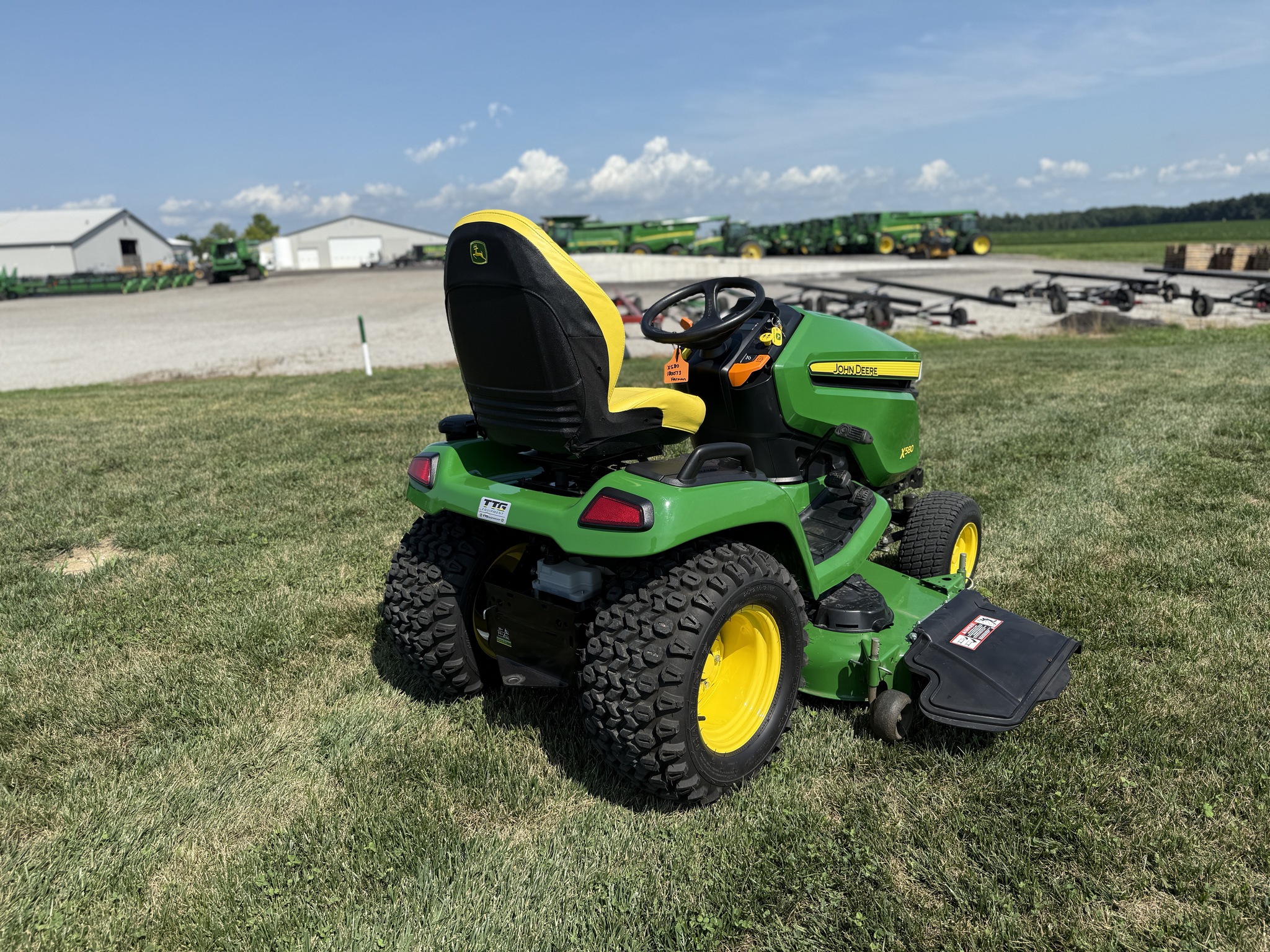 2023 John Deere X580 Image 8