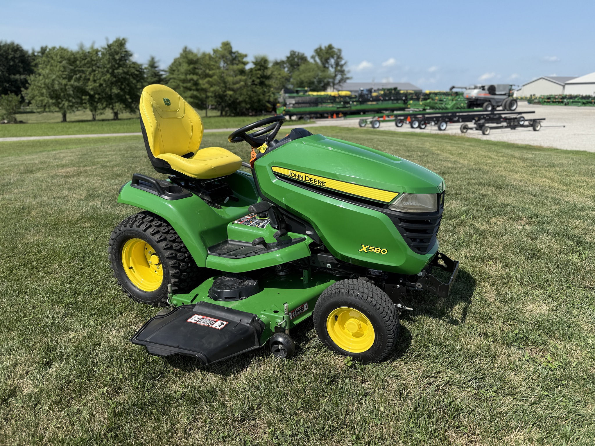 2023 John Deere X580 Image 12