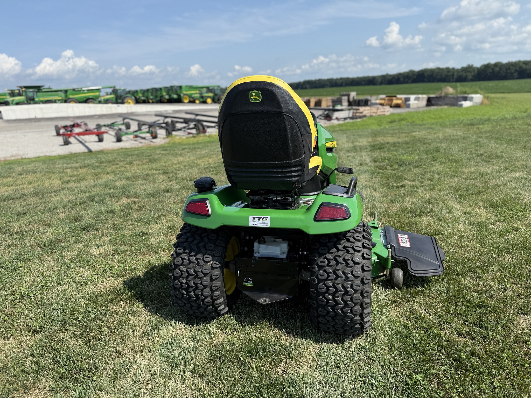2023 John Deere X580 Image 7