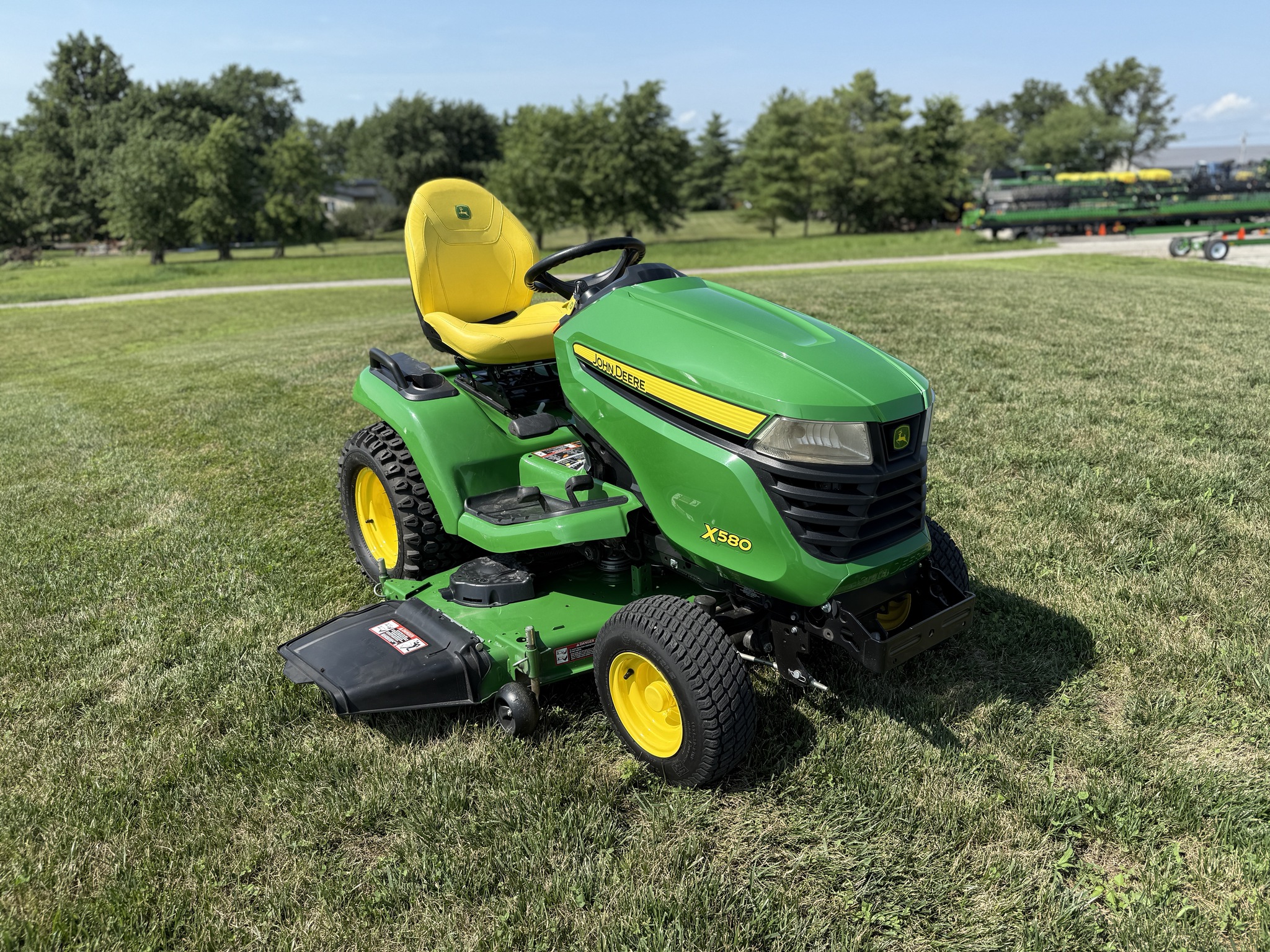 2023 John Deere X580 Image 13