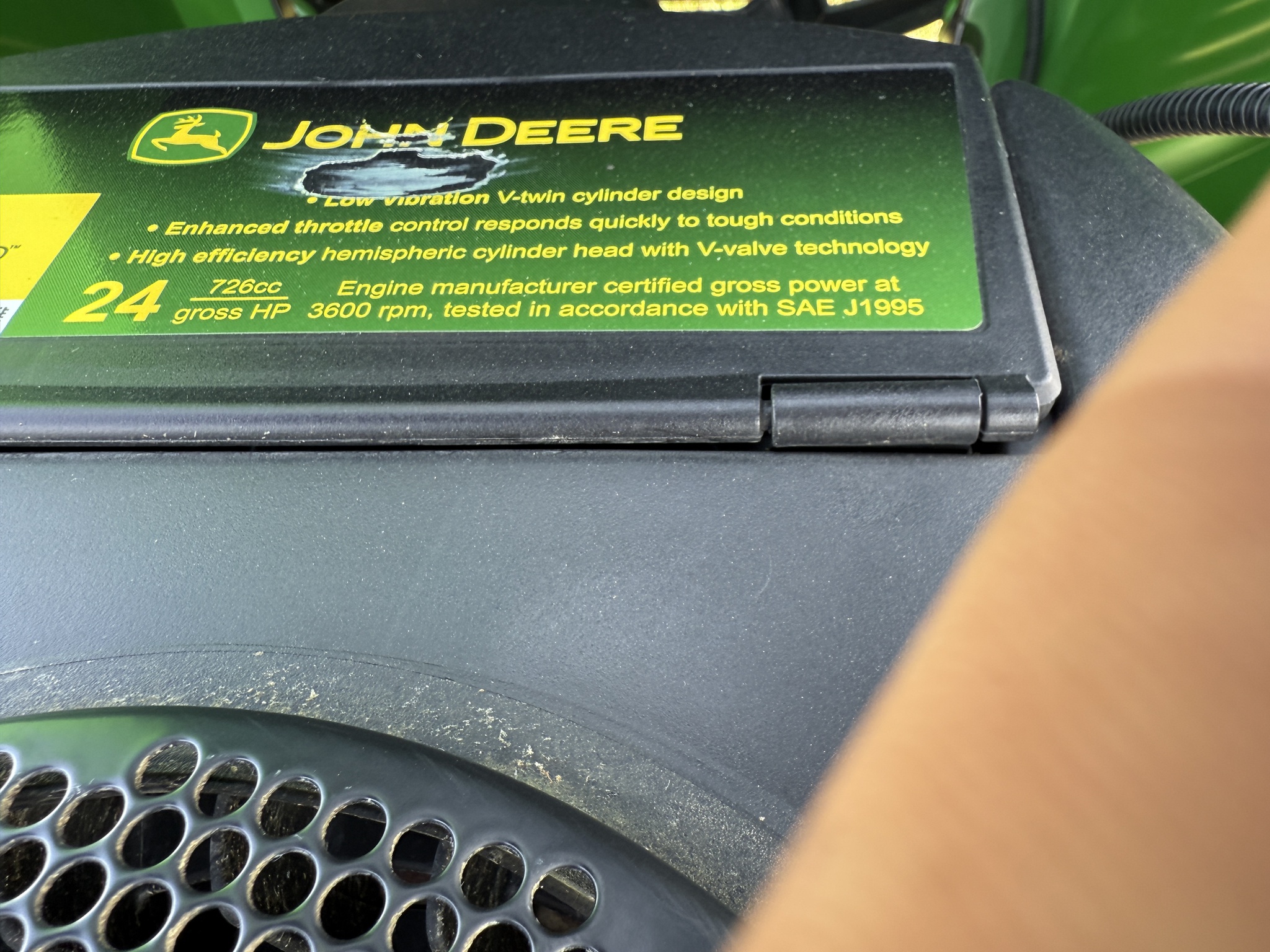 2023 John Deere X580 Image 19