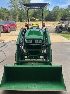 2021 John Deere 3046R Image 3
