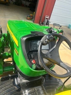 2021 John Deere 3046R Image 12