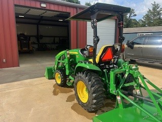 2021 John Deere 3046R Image 8