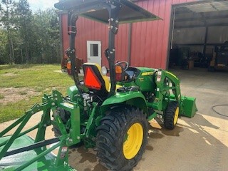 2021 John Deere 3046R Image 6