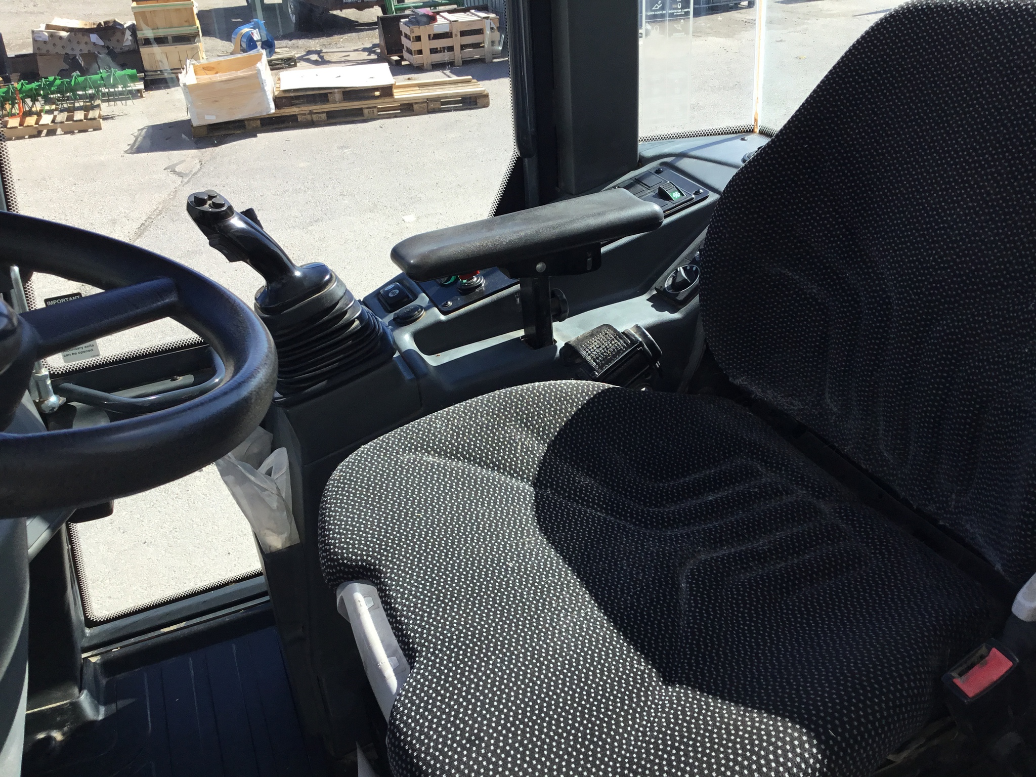 2017 John Deere 244K-II Image 13