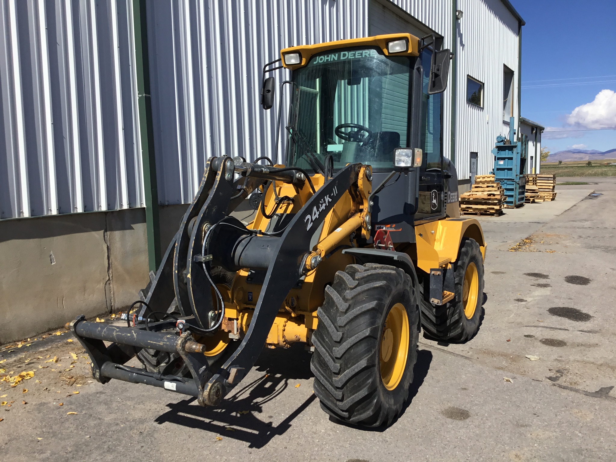 2017 John Deere 244K-II Image 8