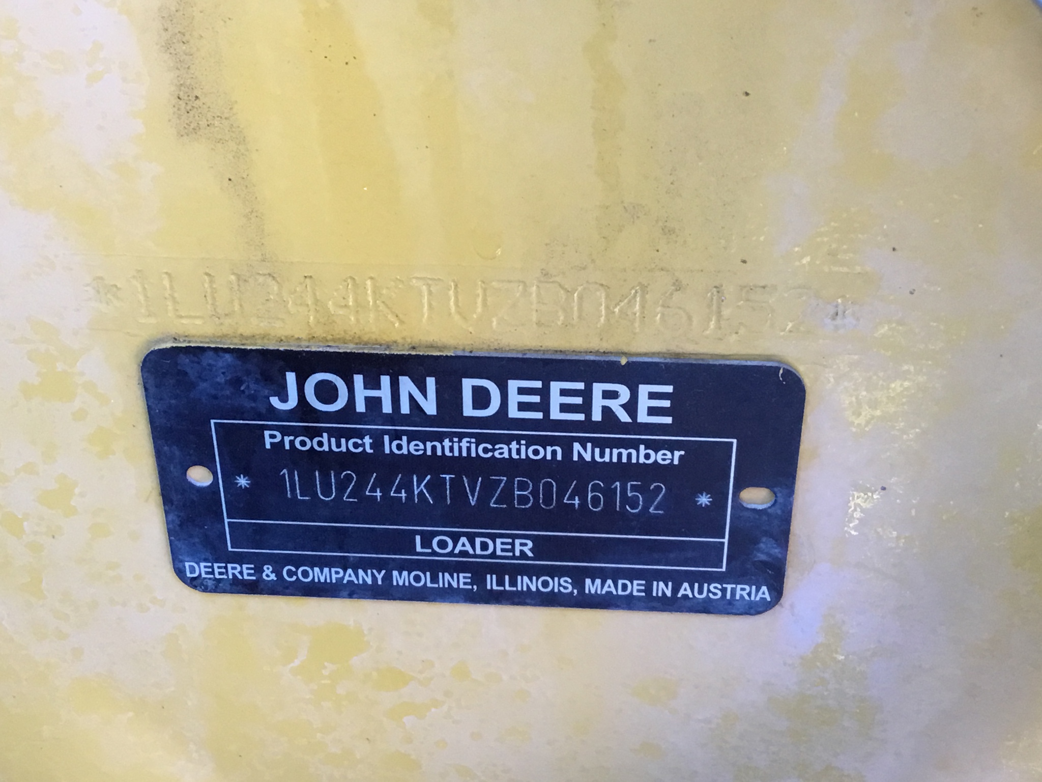 2017 John Deere 244K-II Image 21