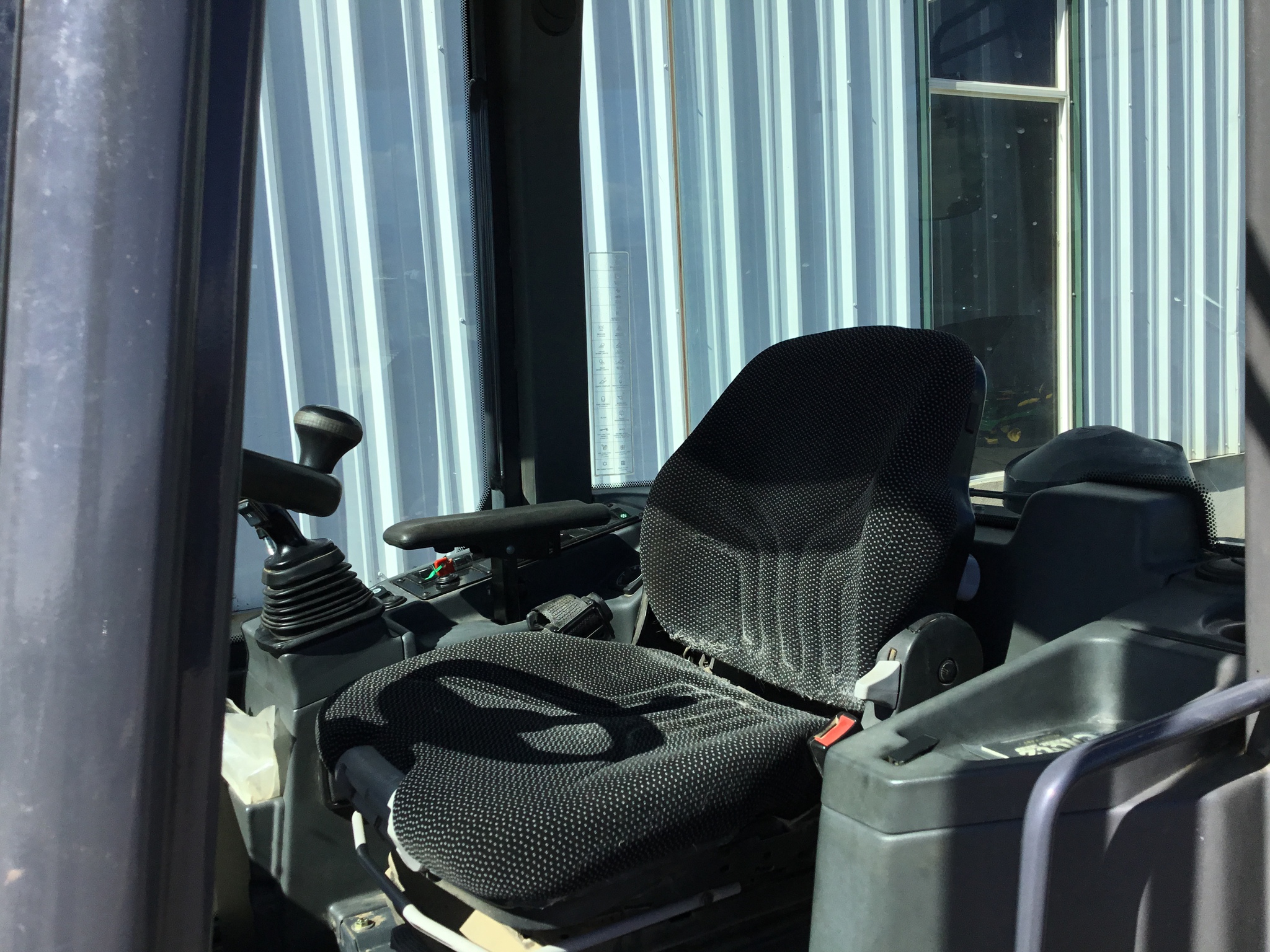 2017 John Deere 244K-II Image 20