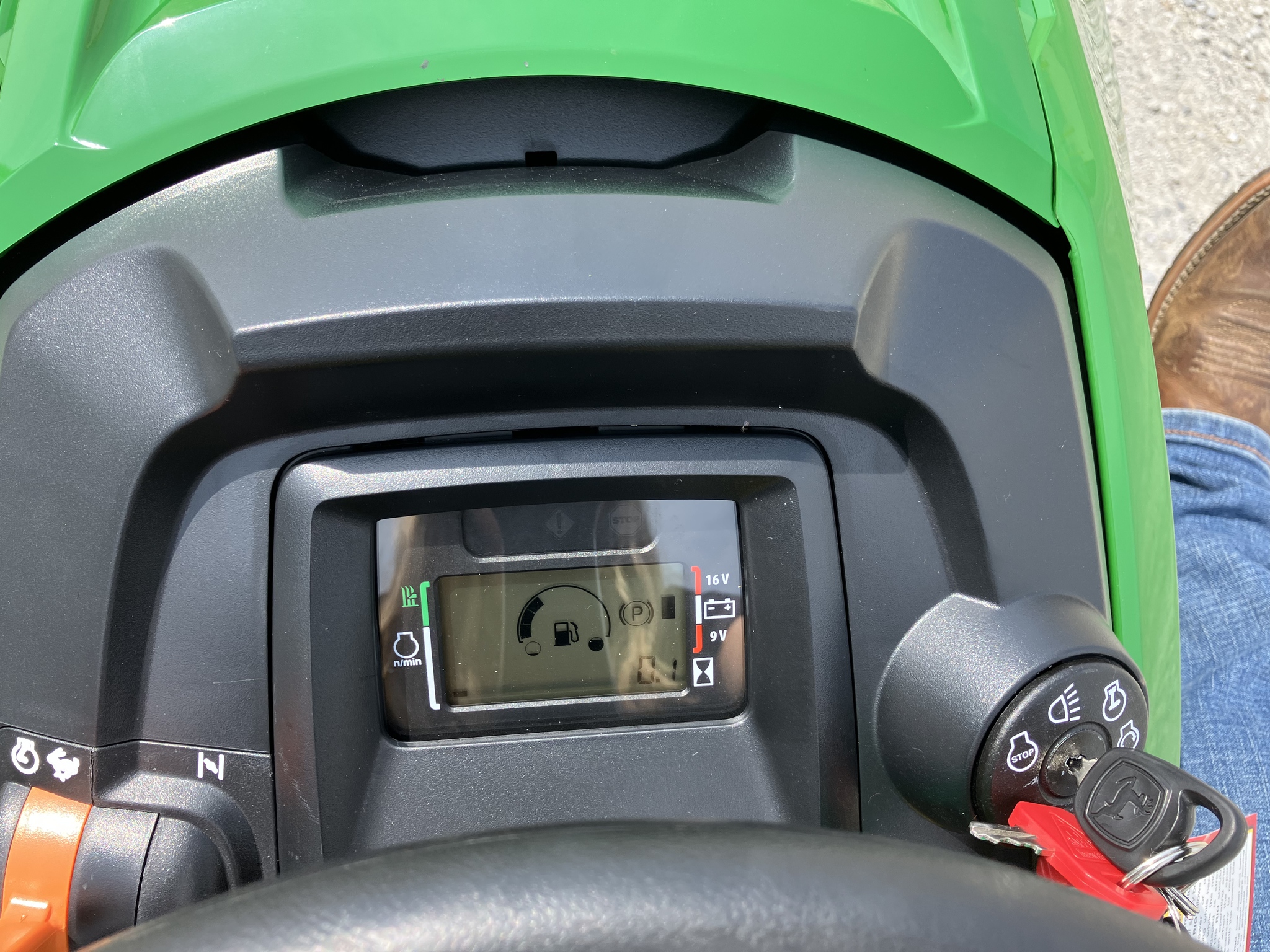 2025 John Deere X350 Image 8