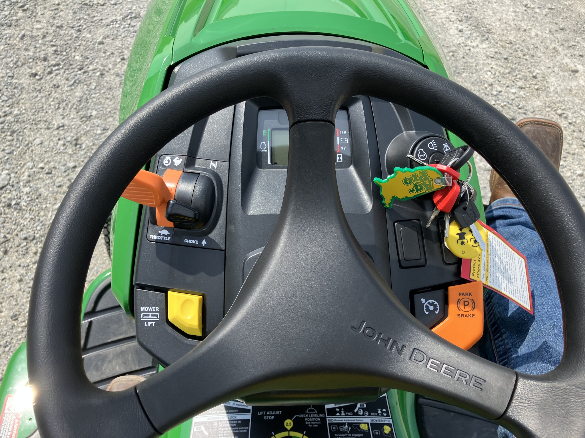 2025 John Deere X350 Image 9