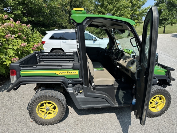 Photo of 2023 John Deere XUV 835R