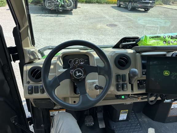 Photo of 2023 John Deere XUV 835R