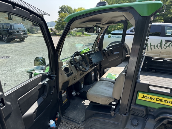 Photo of 2023 John Deere XUV 835R