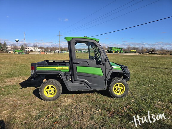 Photo of 2023 John Deere XUV 835R