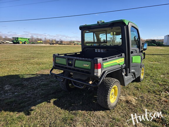 Photo of 2023 John Deere XUV 835R