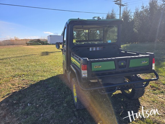 Photo of 2023 John Deere XUV 835R