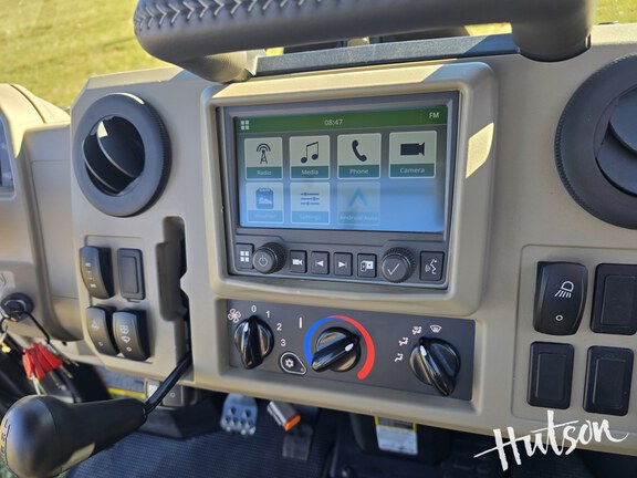 Photo of 2023 John Deere XUV 835R