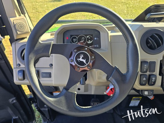 Photo of 2023 John Deere XUV 835R