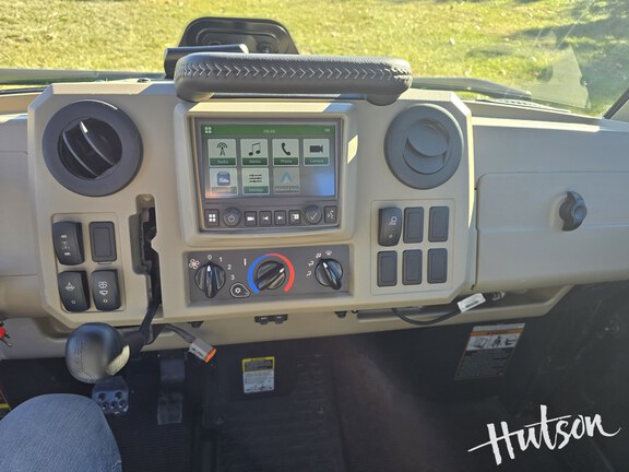 Photo of 2023 John Deere XUV 835R