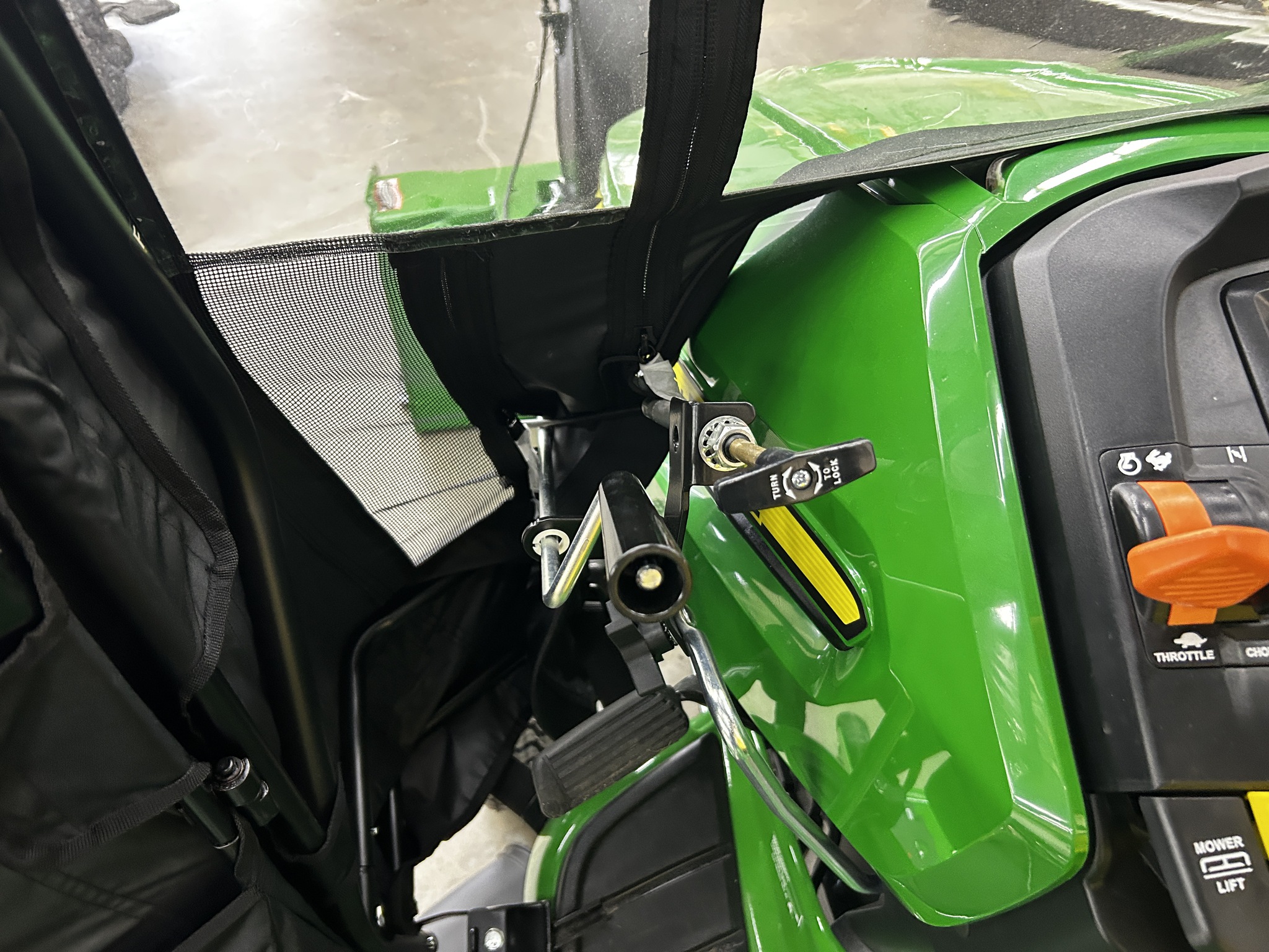 2024 John Deere x330 Image 10