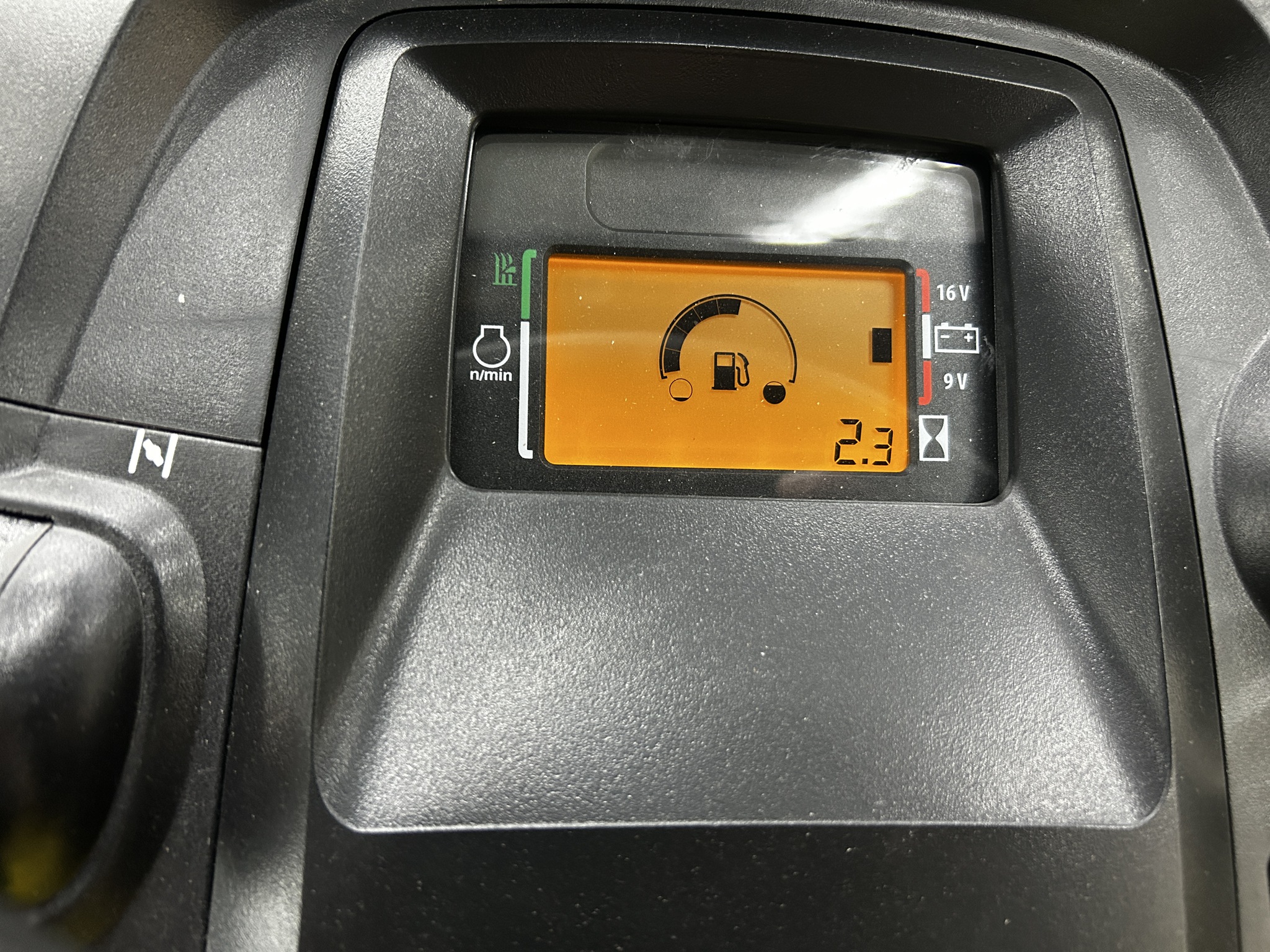 2024 John Deere x330 Image 11
