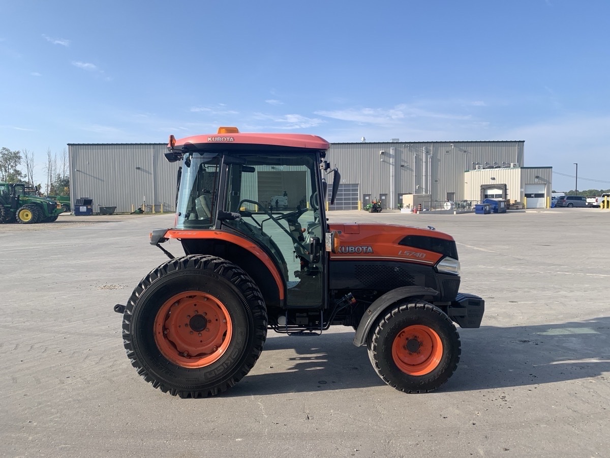 2010 Kubota L5740 Image 3