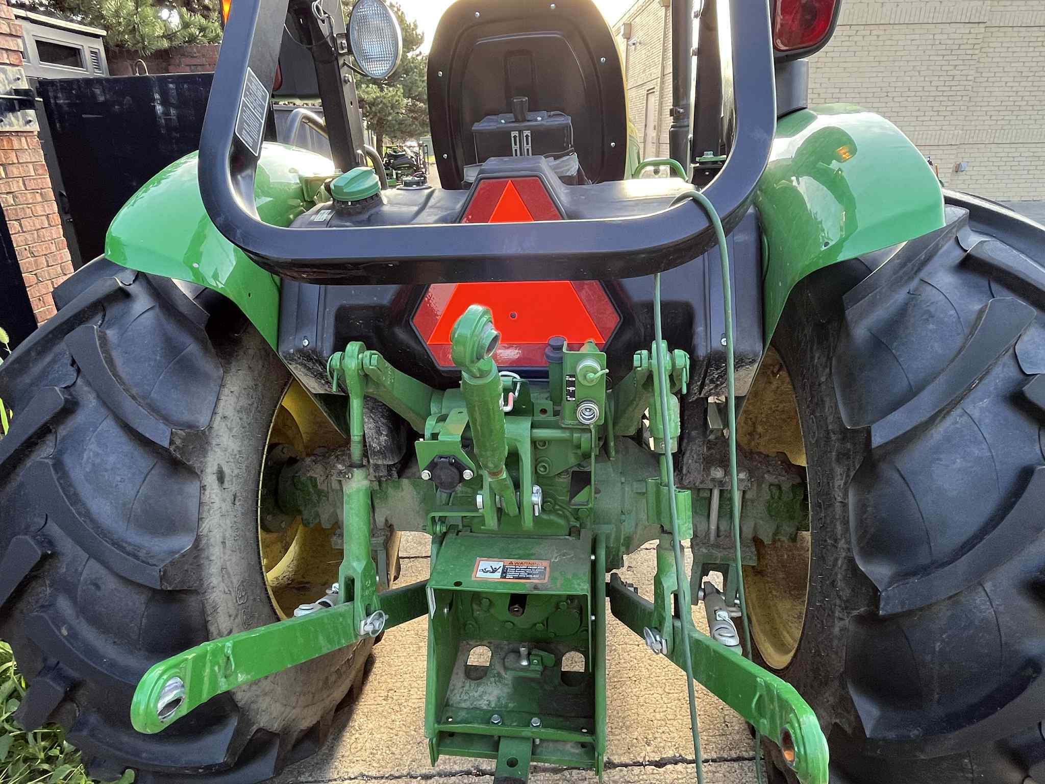2022 John Deere 5065E Image 3