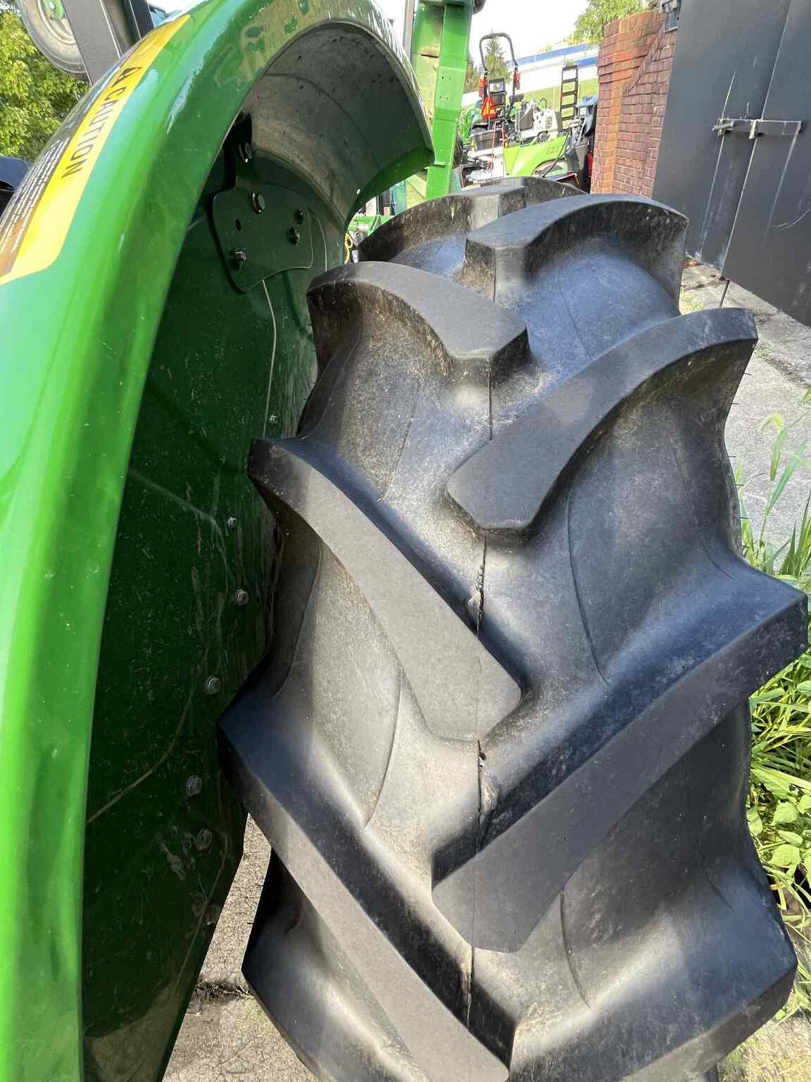 2022 John Deere 5065E Image 5