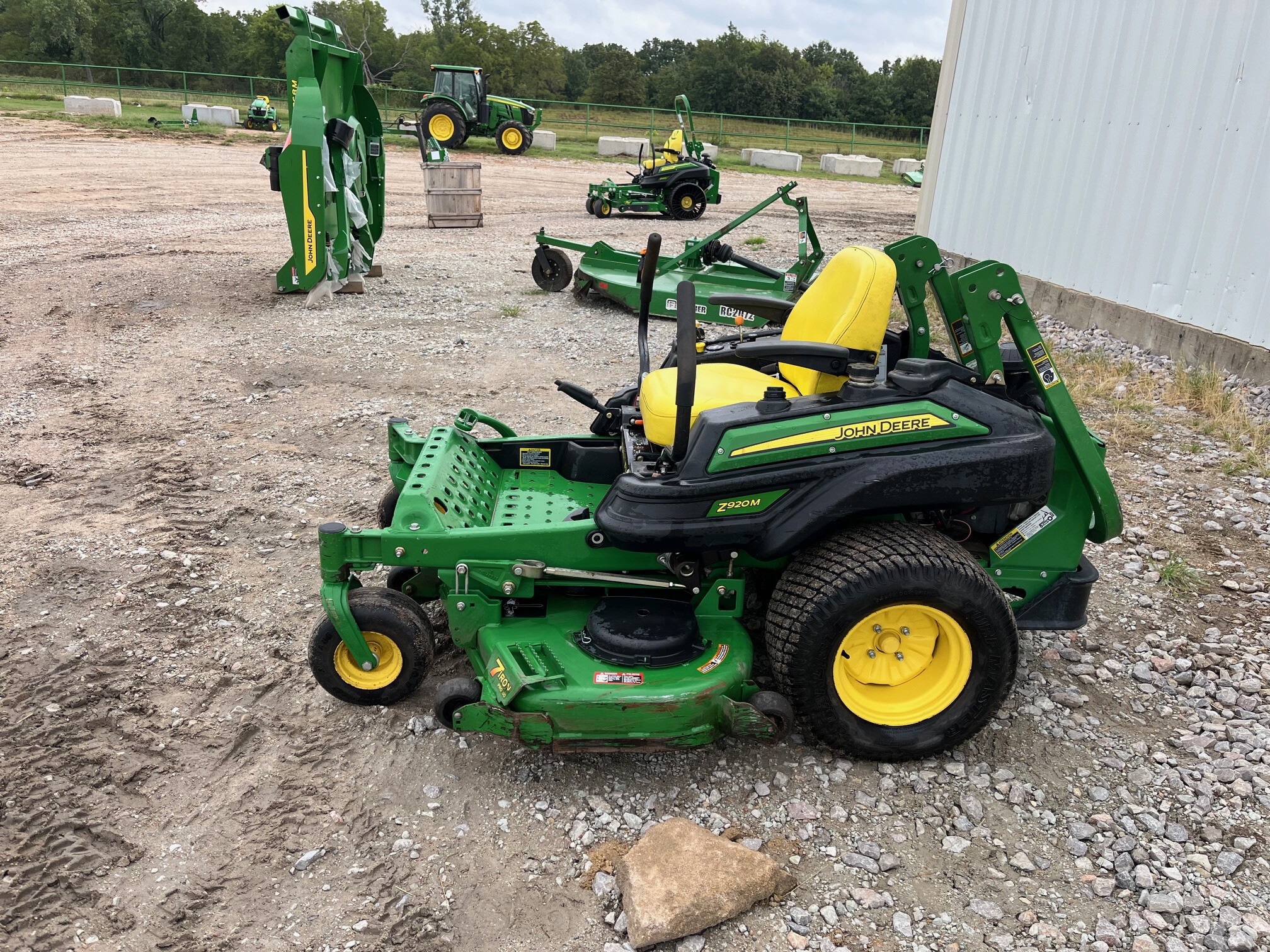 2014 John Deere Z920M Image 2