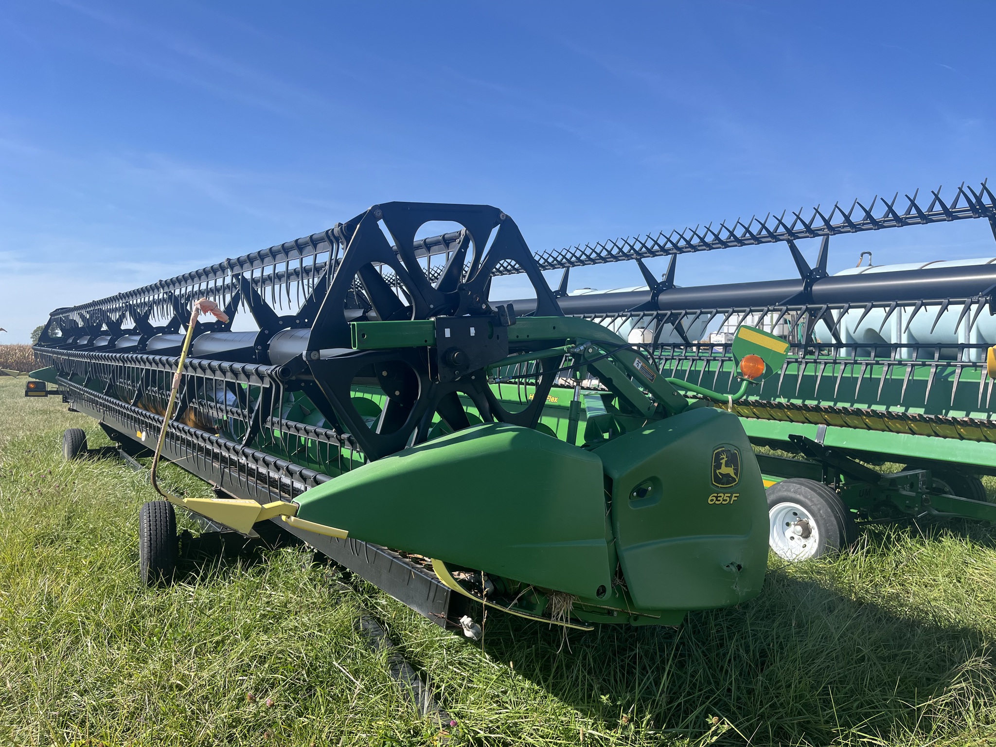 2010 John Deere 635F Image 1