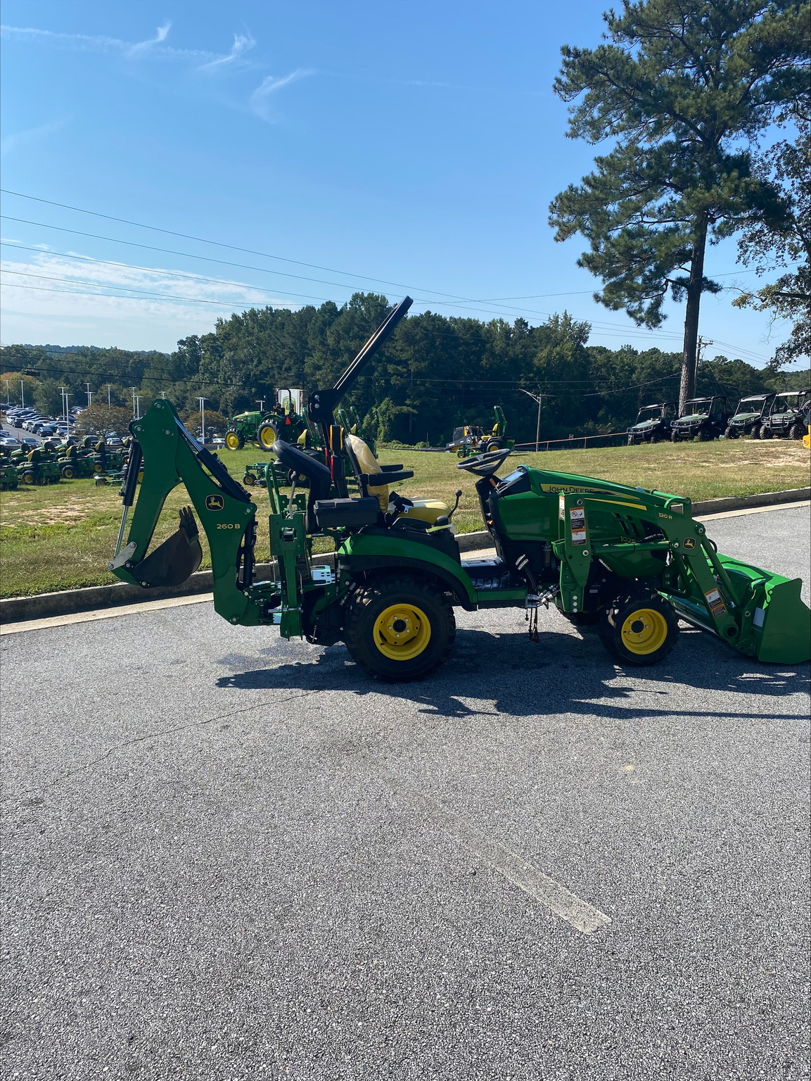 2022 John Deere 1025R Image 2