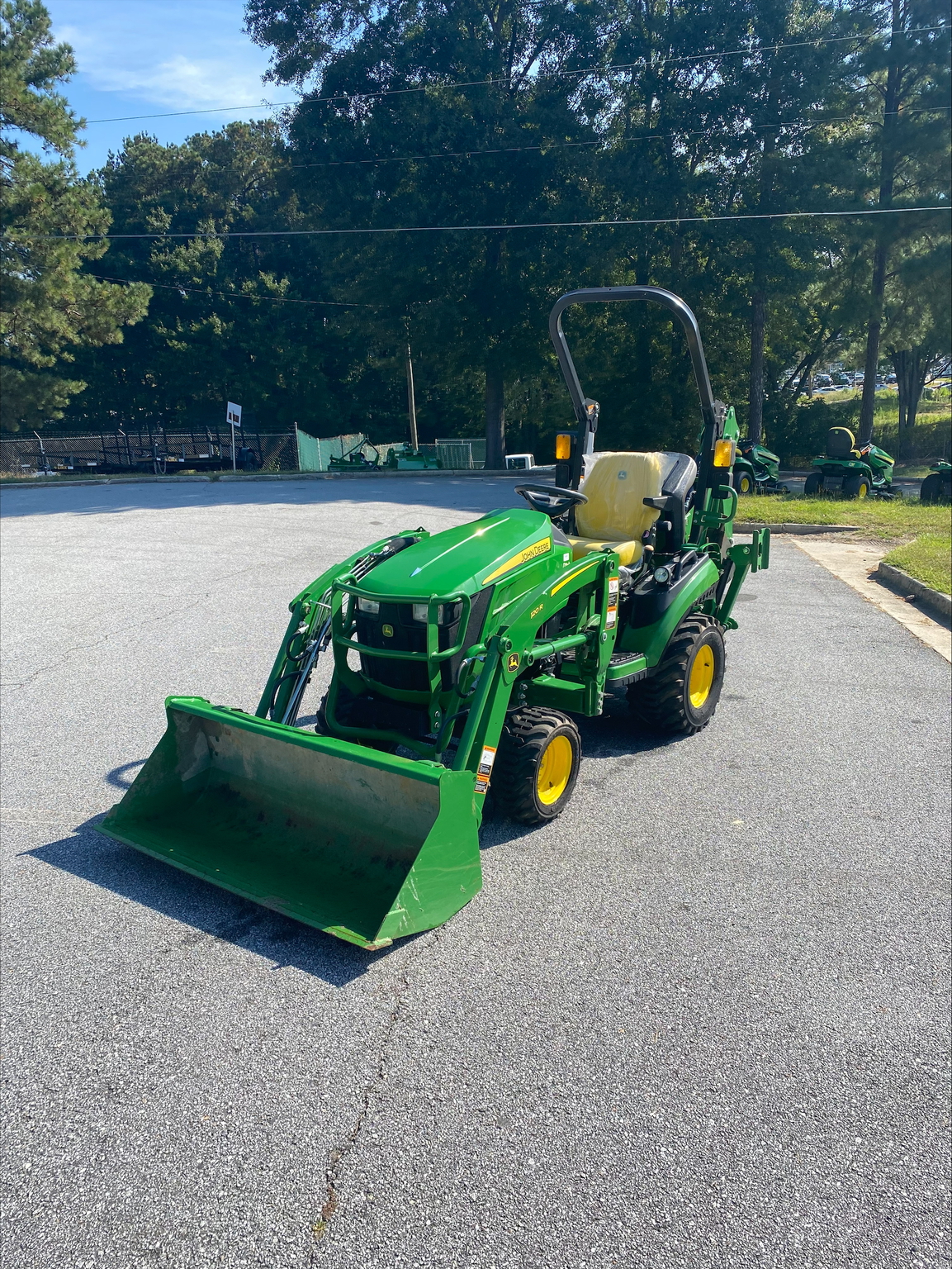 2022 John Deere 1025R Image 4